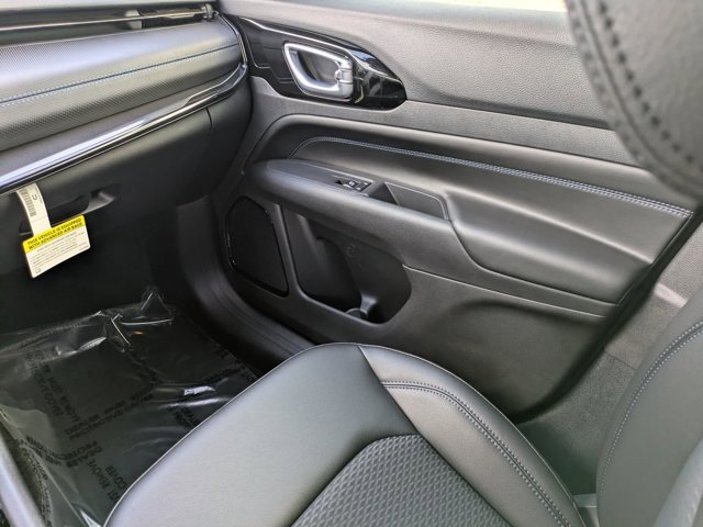 New 2026 Jeep Compass Latitude image 15