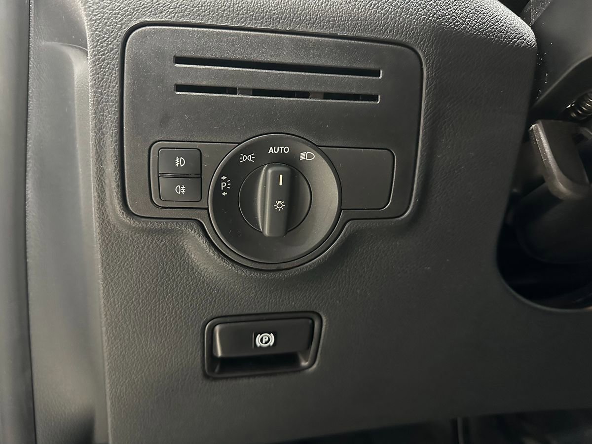 Used 2021 Mercedes-Benz Metris w/ Driver Efficiency Package image 25