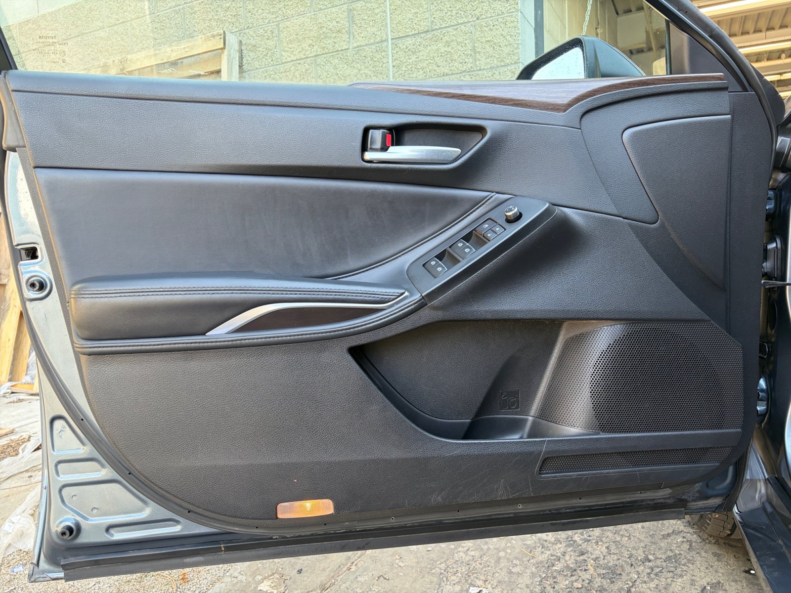 Used 2019 Toyota Avalon XLE w/ Moonroof Package FWD image 9