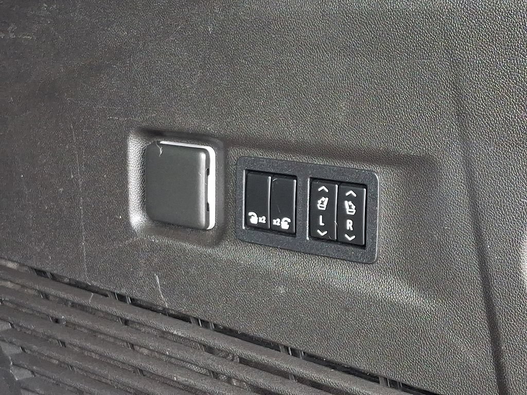 Certified 2021 Chevrolet Suburban High Country AWD/4WD image 32