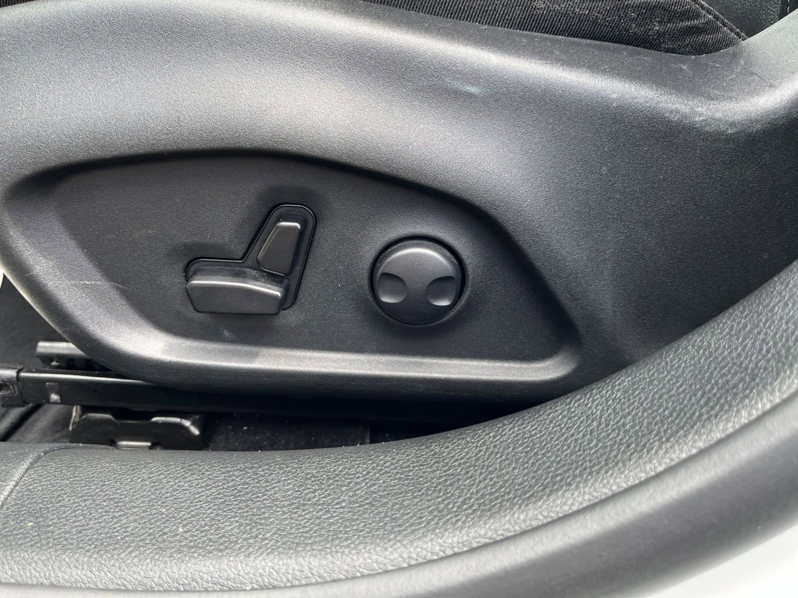 Used 2025 Jeep Compass Limited image 22