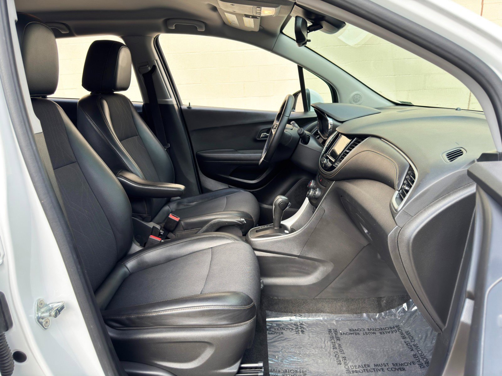 Used 2019 Chevrolet Trax LT w/ LT Convenience Package FWD image 14