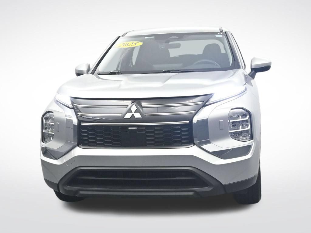 Used 2025 Mitsubishi Outlander ES AWD/4WD image 2