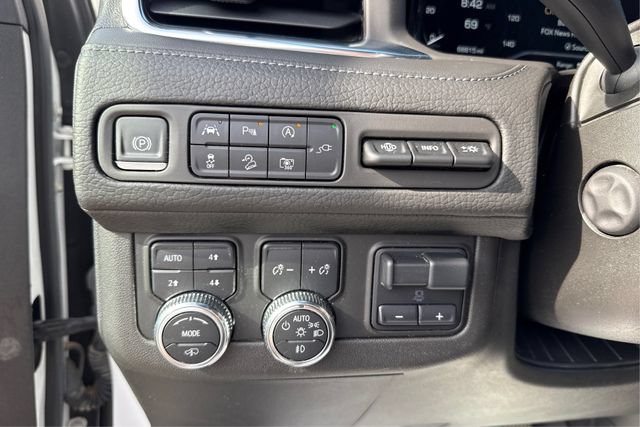 Used 2022 GMC Yukon Denali w/ Denali Reserve Package AWD/4WD image 17