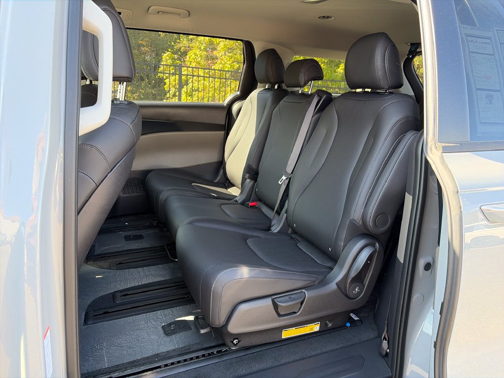 New 2027 Kia Carnival LXS FWD image 23