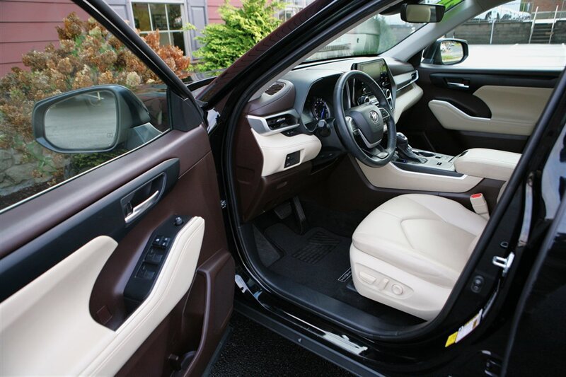 Used 2022 Toyota Highlander XLE image 8