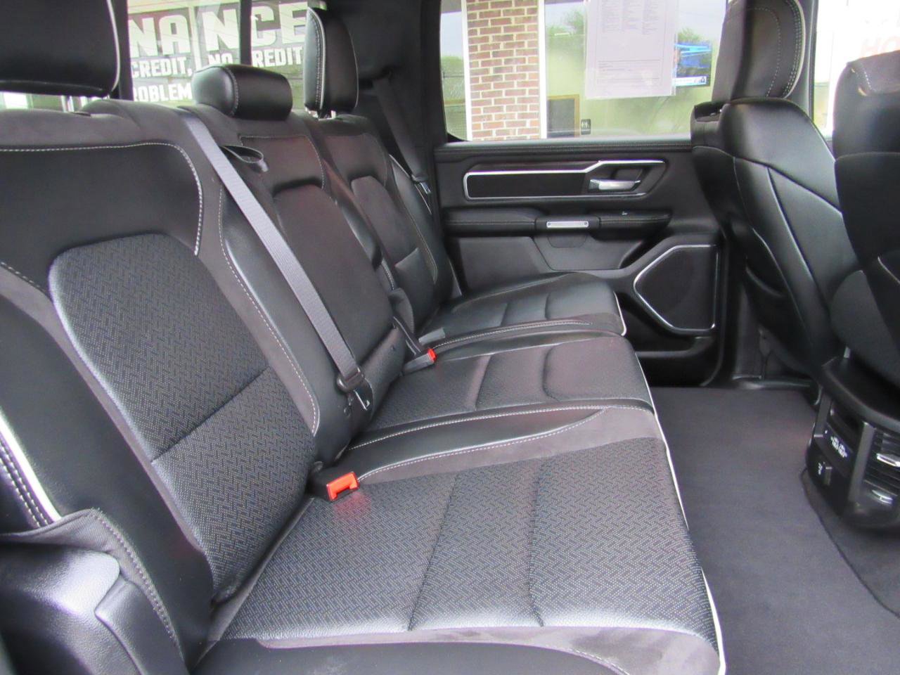 Used 2025 RAM 1500 Laramie AWD/4WD image 40