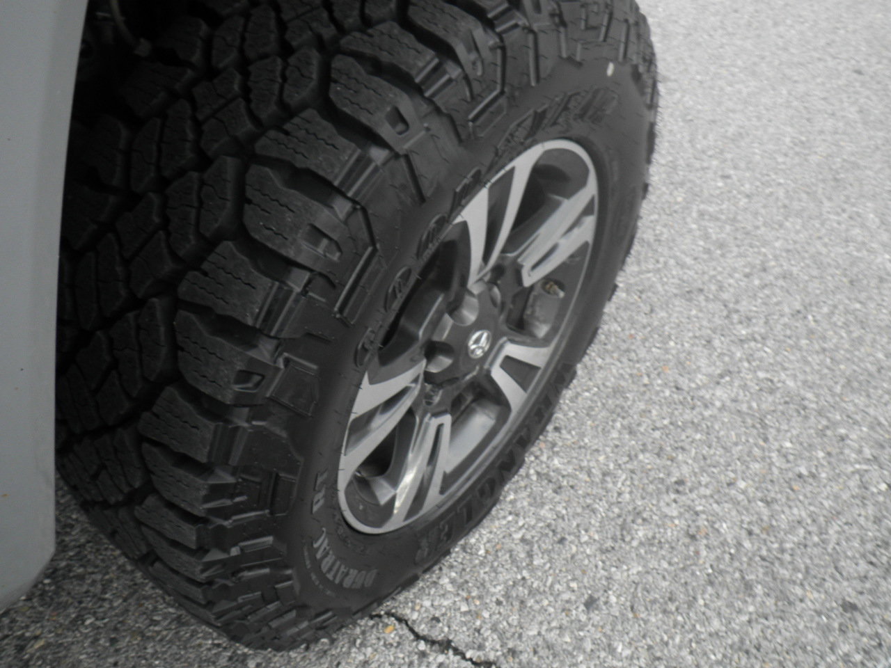 Used 2018 Toyota Tacoma TRD Sport image 9