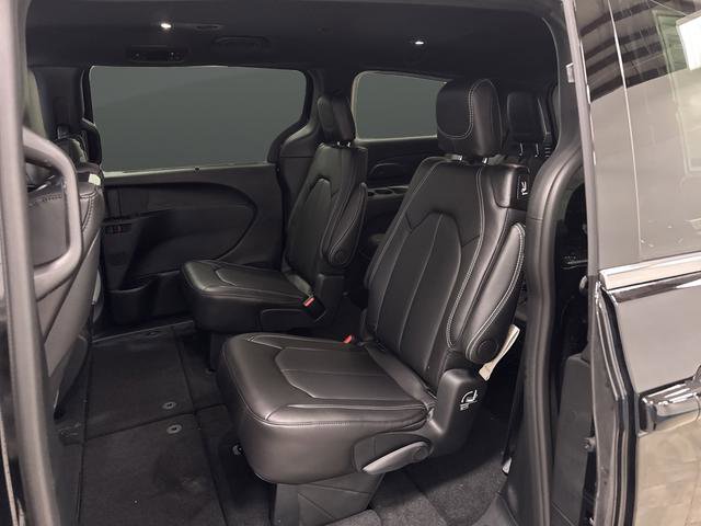 New 2026 Chrysler Pacifica Select image 30