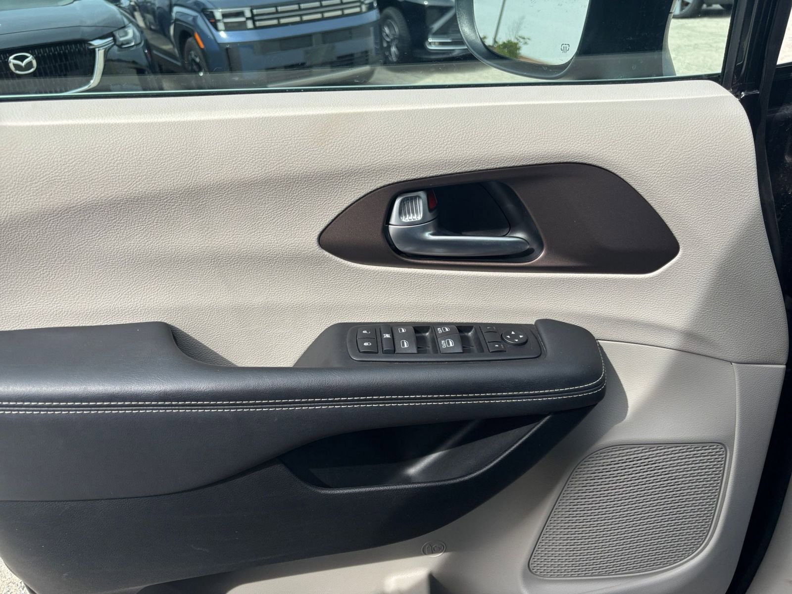Used 2024 Chrysler Voyager LX FWD image 18
