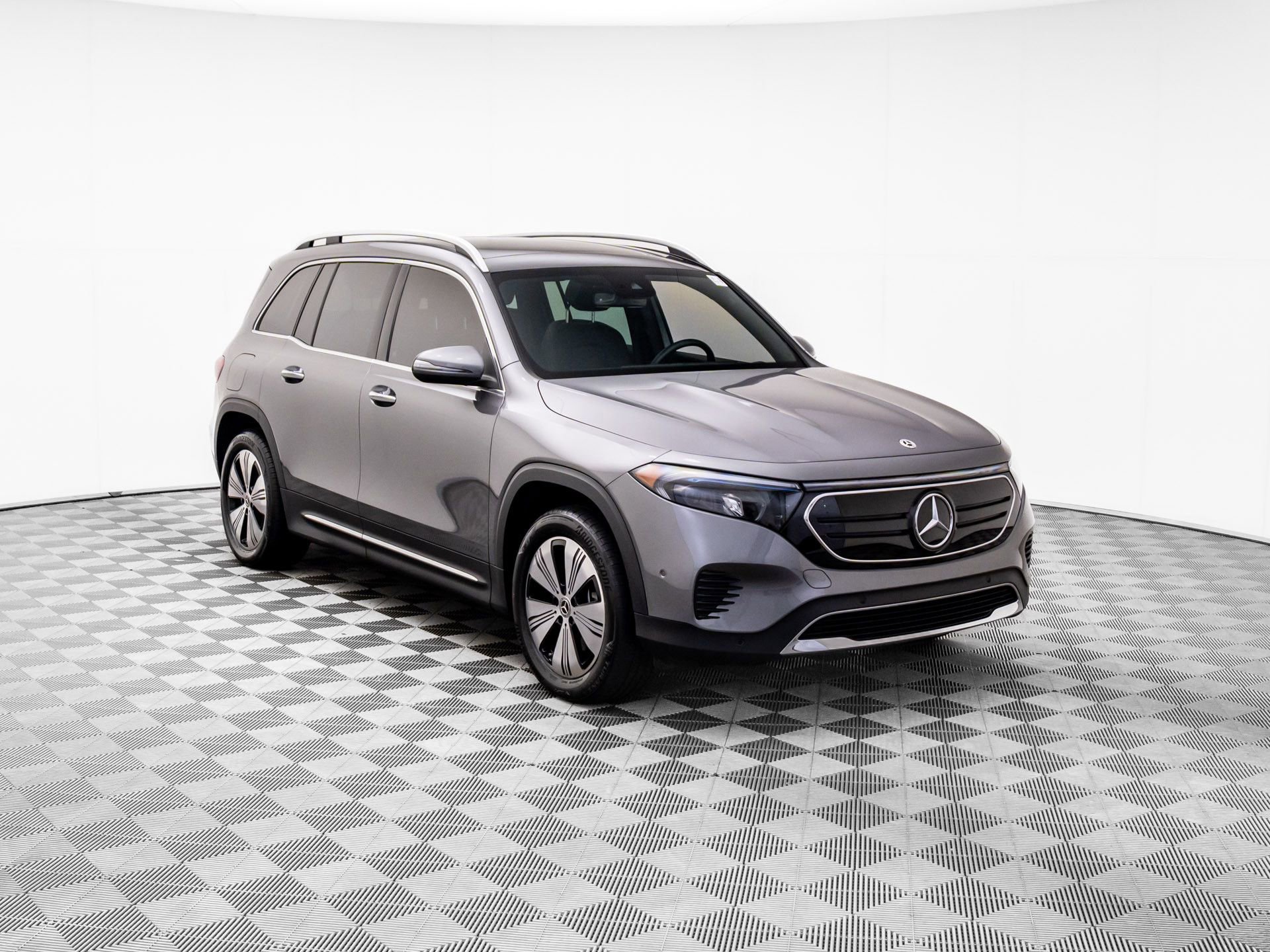 Used 2023 Mercedes-Benz EQB 300 4MATIC w/ Exclusive Package image 9