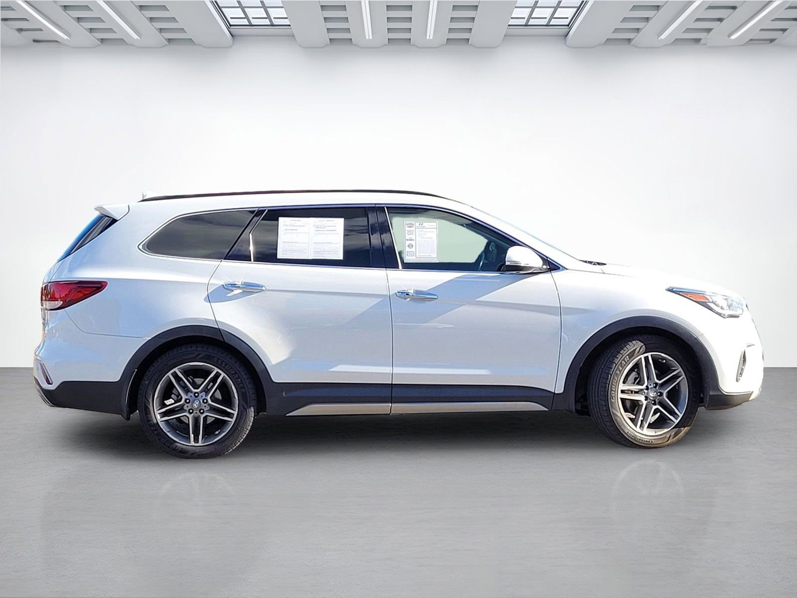 Used 2019 Hyundai Santa Fe XL image 3