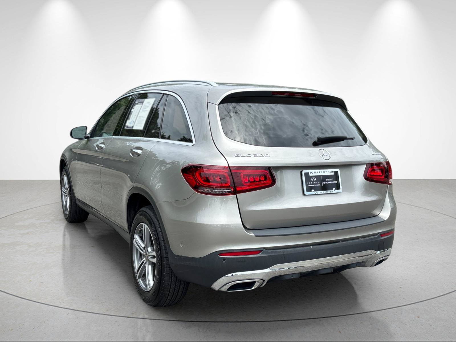 Used 2021 Mercedes-Benz GLC 300 4MATIC image 3