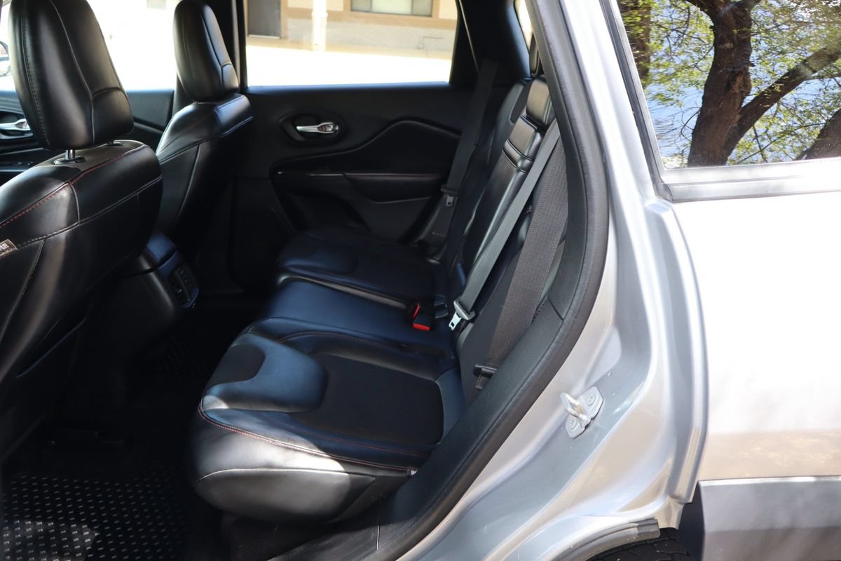 Used 2016 Jeep Cherokee Trailhawk w/ Cold Weather Group AWD/4WD image 20