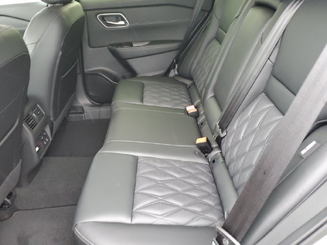 New 2026 Nissan Rogue Platinum w/ Platinum Premium Package AWD/4WD image 16