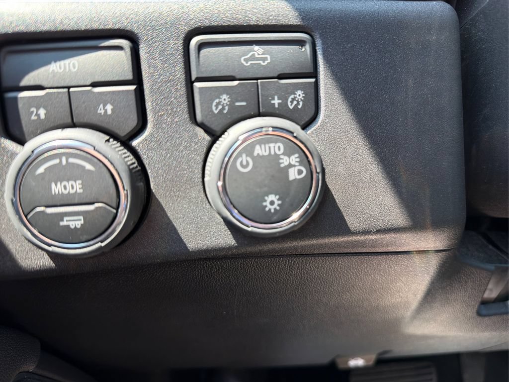 Used 2025 Chevrolet Silverado 1500 LT AWD/4WD image 15