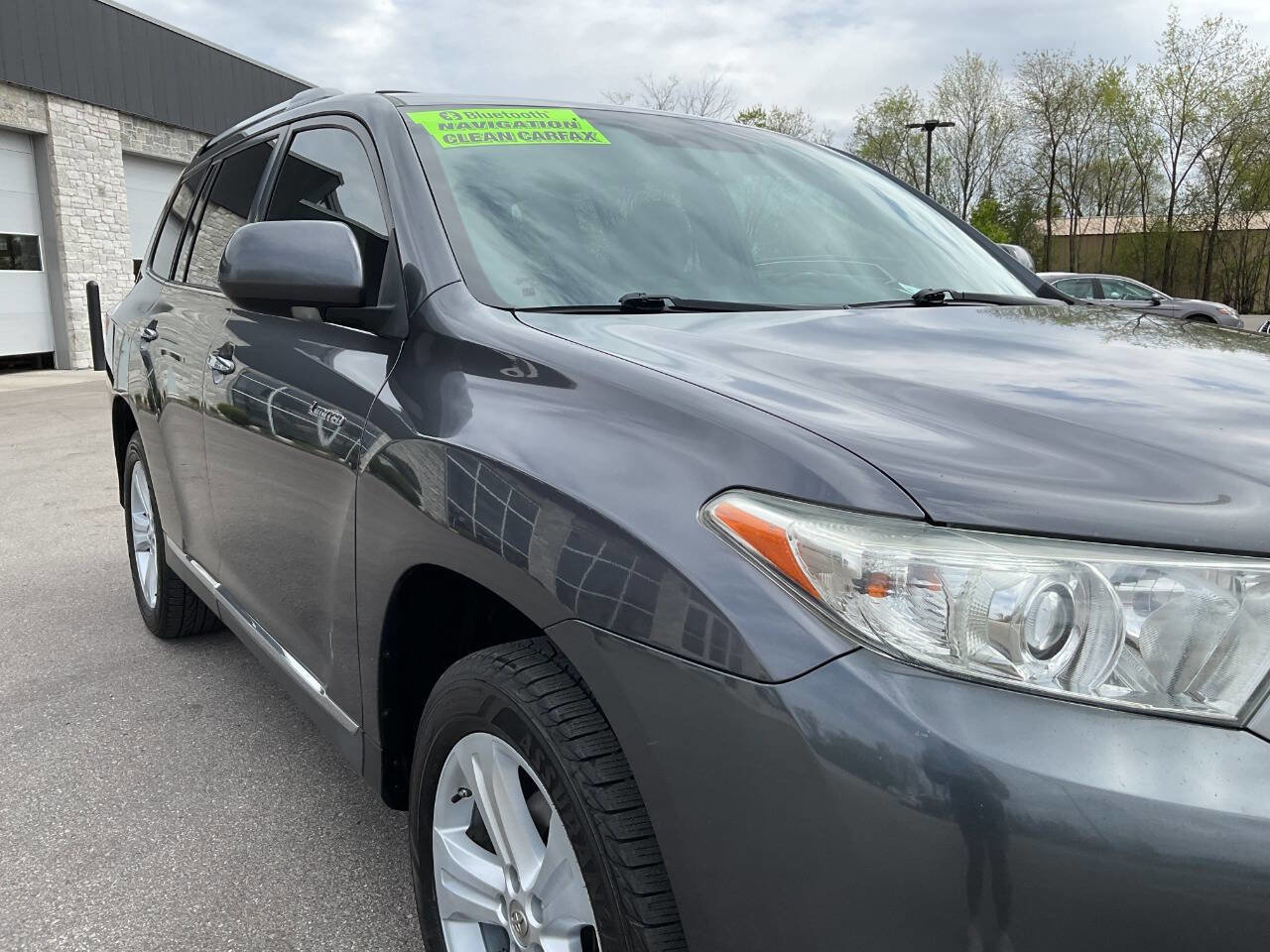 Used 2012 Toyota Highlander Limited w/ Tow Pkg AWD/4WD image 11