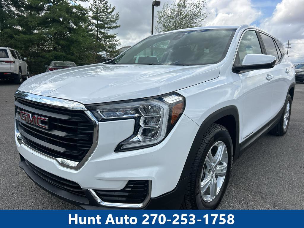 Used 2023 GMC Terrain SLE image 1