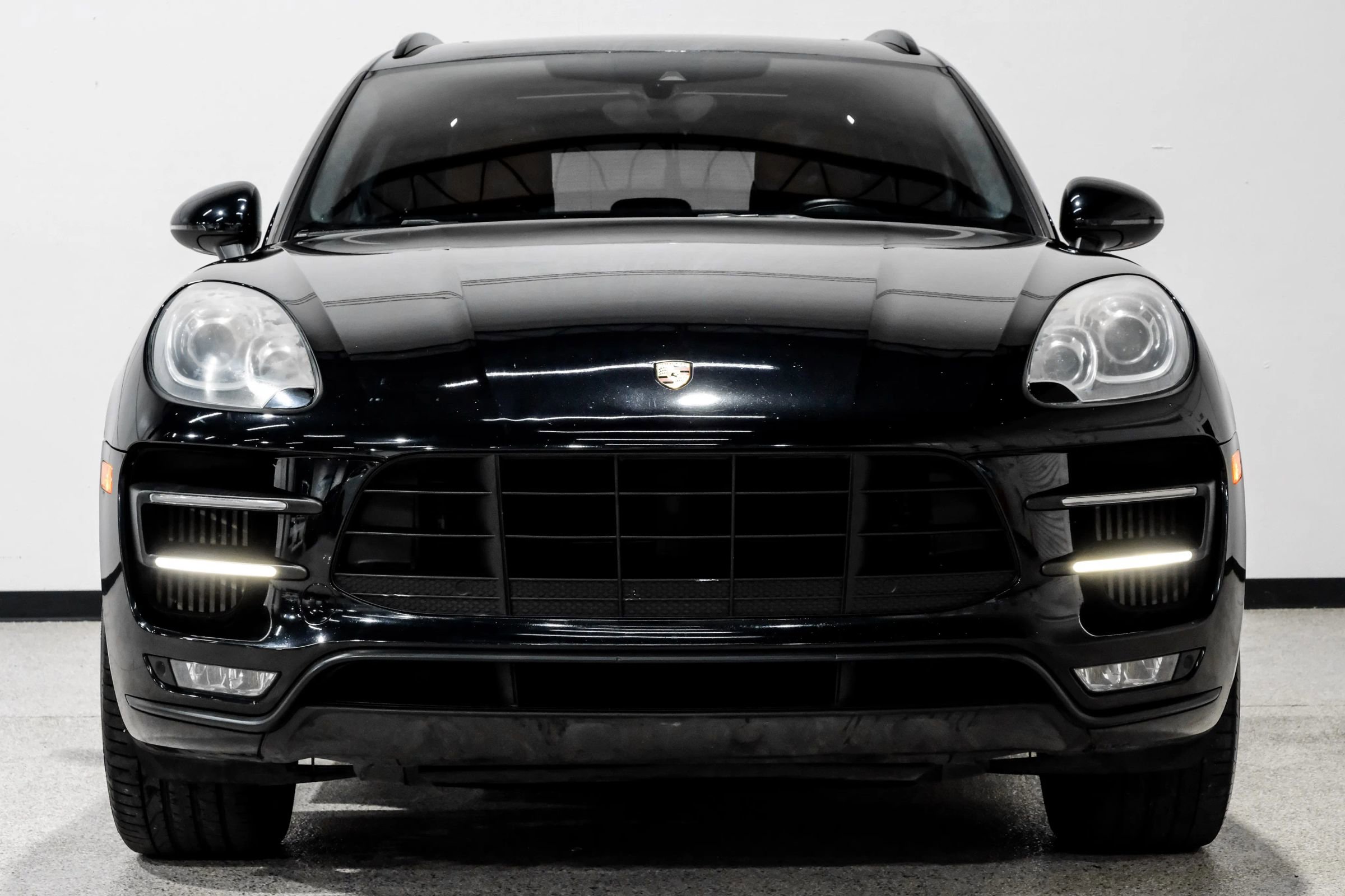 Used 2017 Porsche Macan Turbo image 3