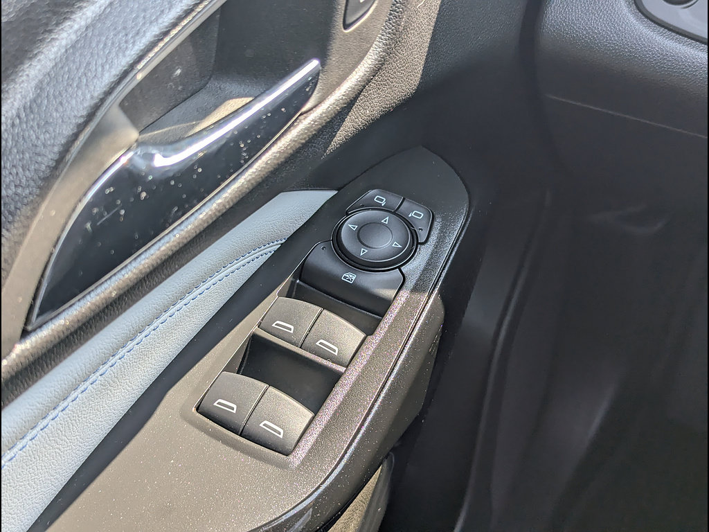 Used 2025 Chevrolet Trax LT FWD image 27