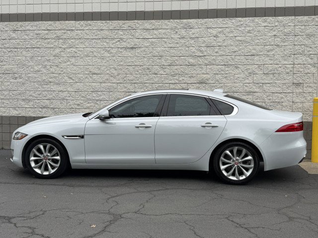 Used 2018 Jaguar XF Premium image 13