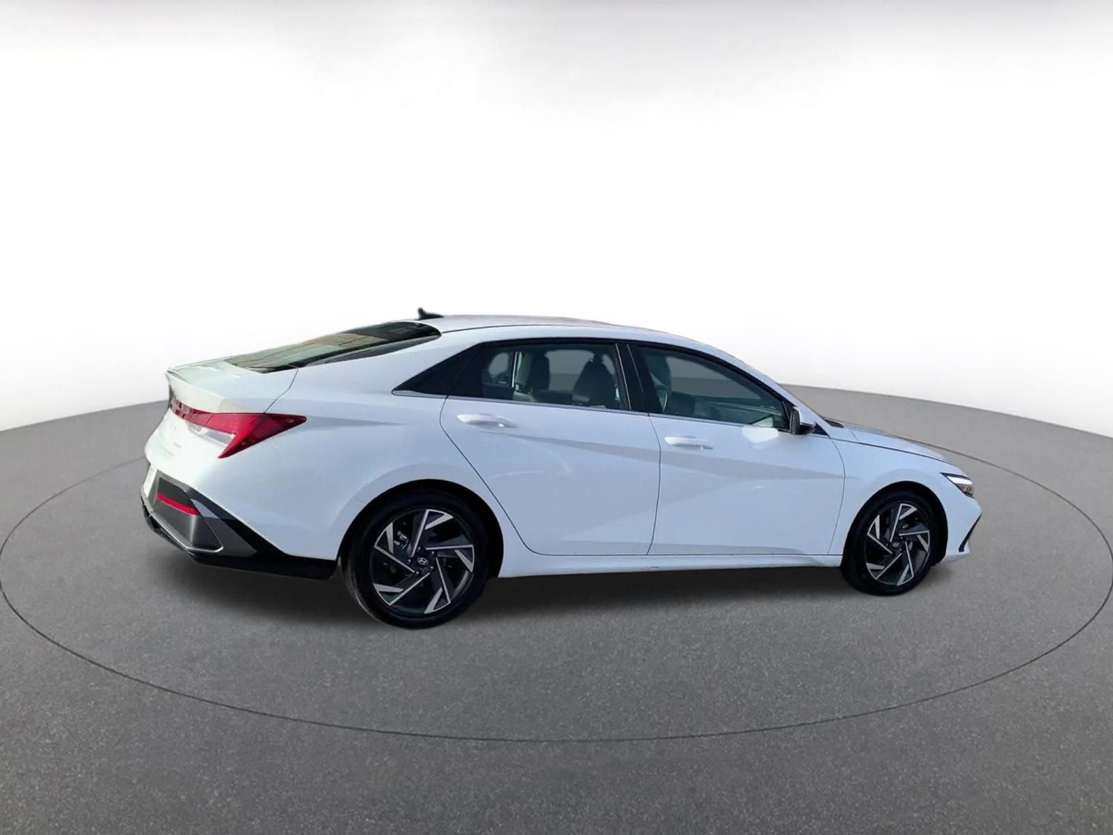 Used 2025 Hyundai Elantra Limited image 15