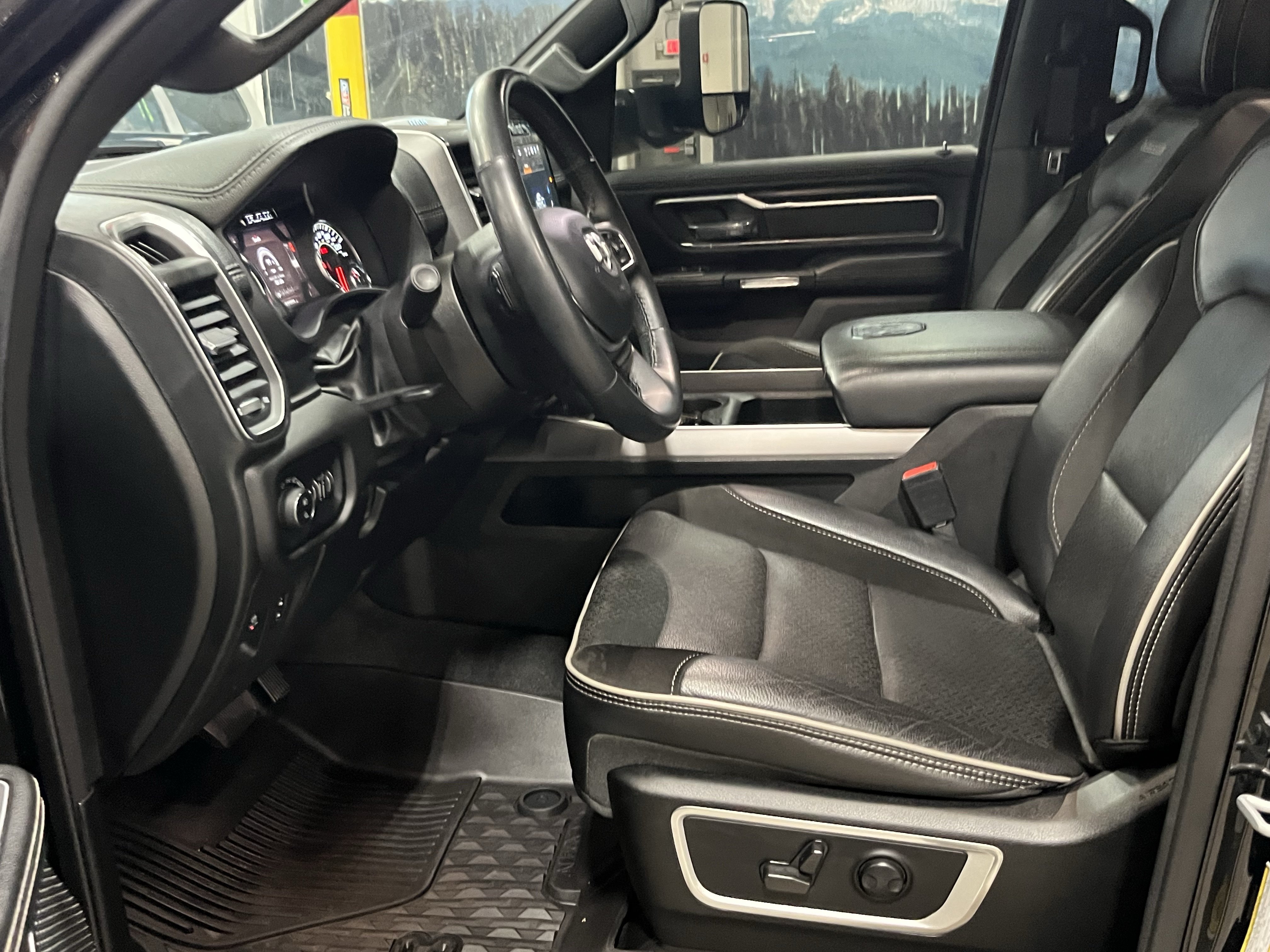 Used 2023 RAM 1500 Laramie AWD/4WD image 12