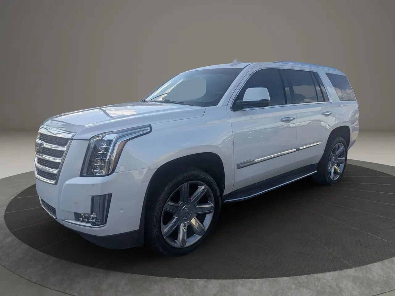 Used 2017 Cadillac Escalade Luxury image 1