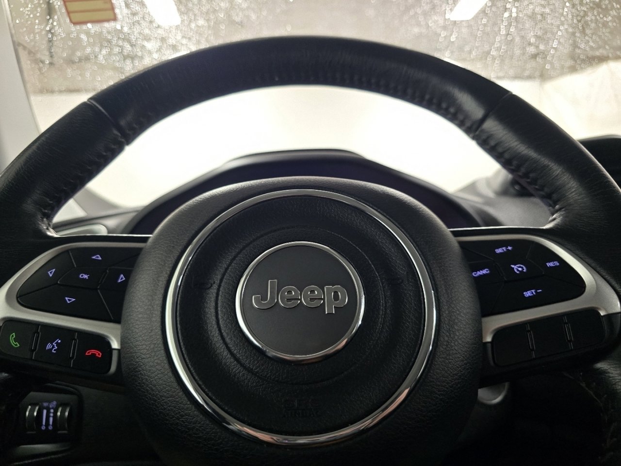 Used 2018 Jeep Renegade Latitude w/ Cold Weather Group image 21