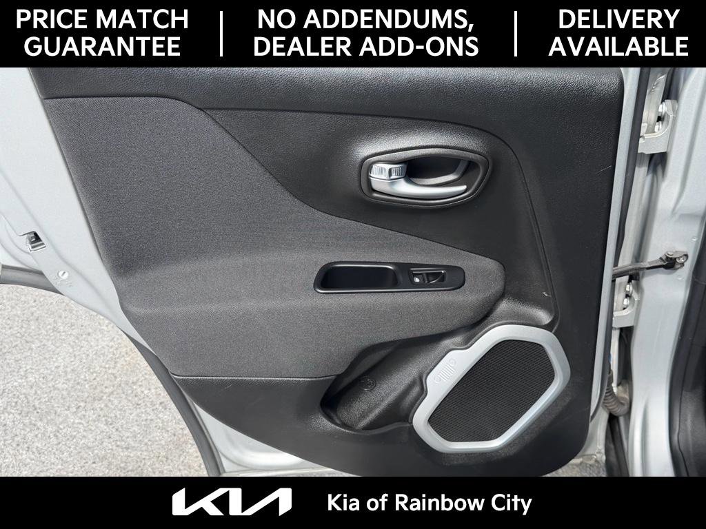 Used 2018 Jeep Renegade Latitude image 15