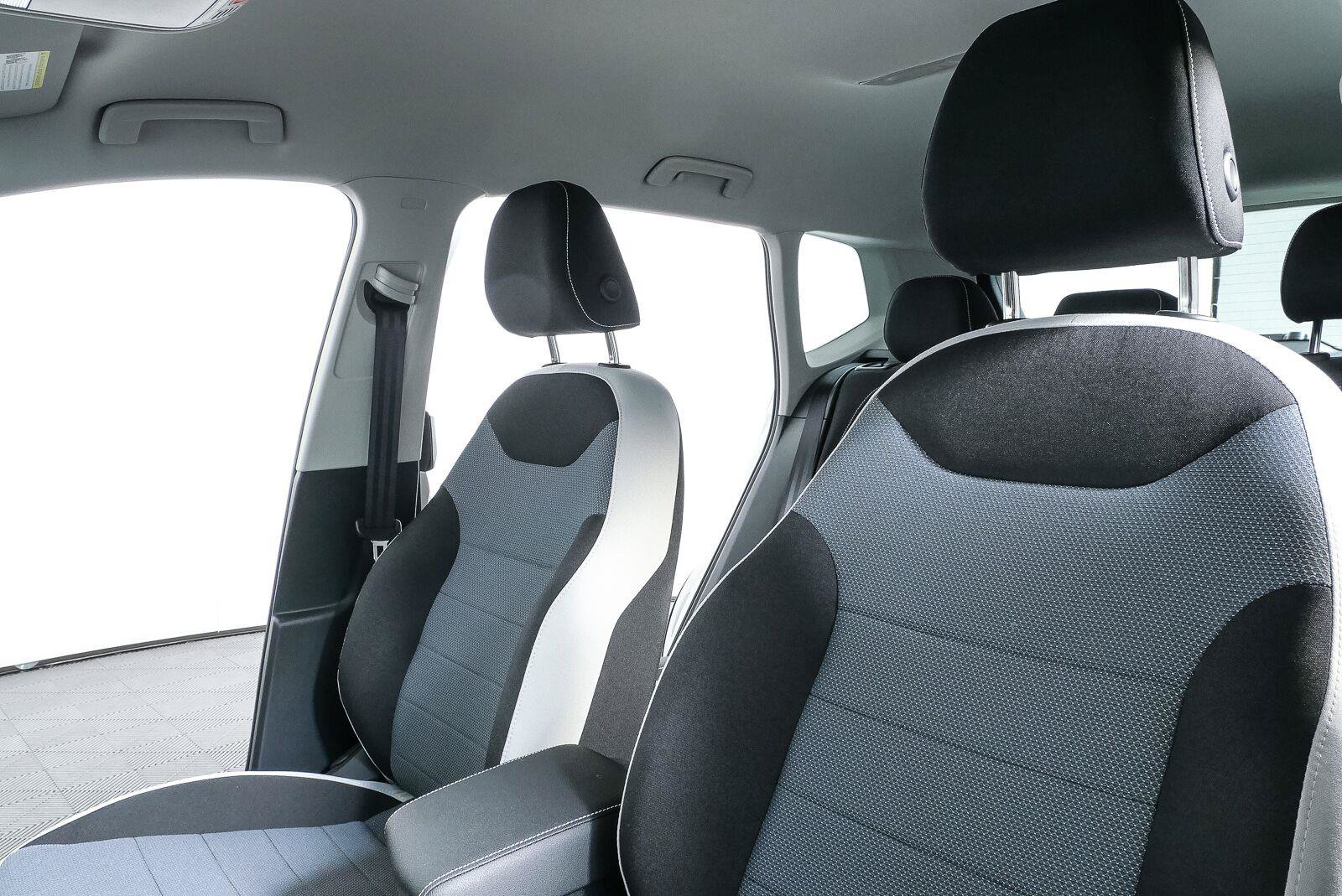 Certified 2025 Volkswagen Taos S FWD image 7