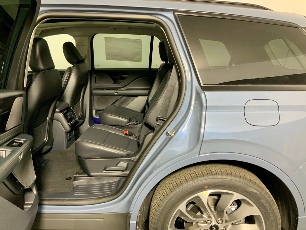 New 2026 Lincoln Aviator AWD image 32