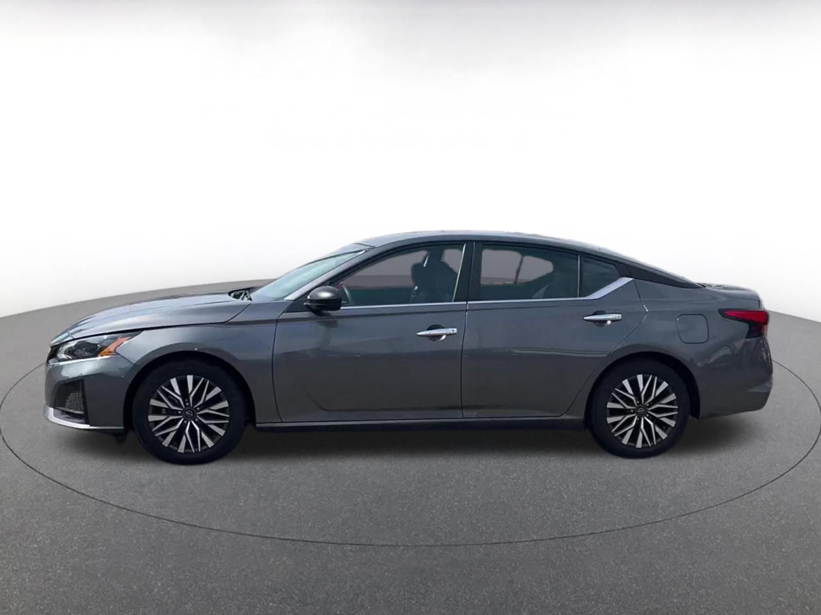 Used 2025 Nissan Altima 2.5 SV FWD image 8