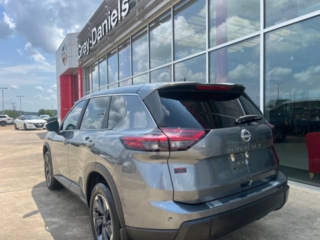 Used 2026 Nissan Rogue SV FWD image 2