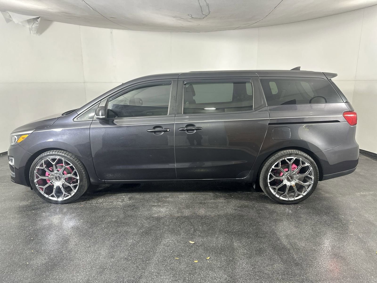 Used 2021 Kia Sedona LX image 5