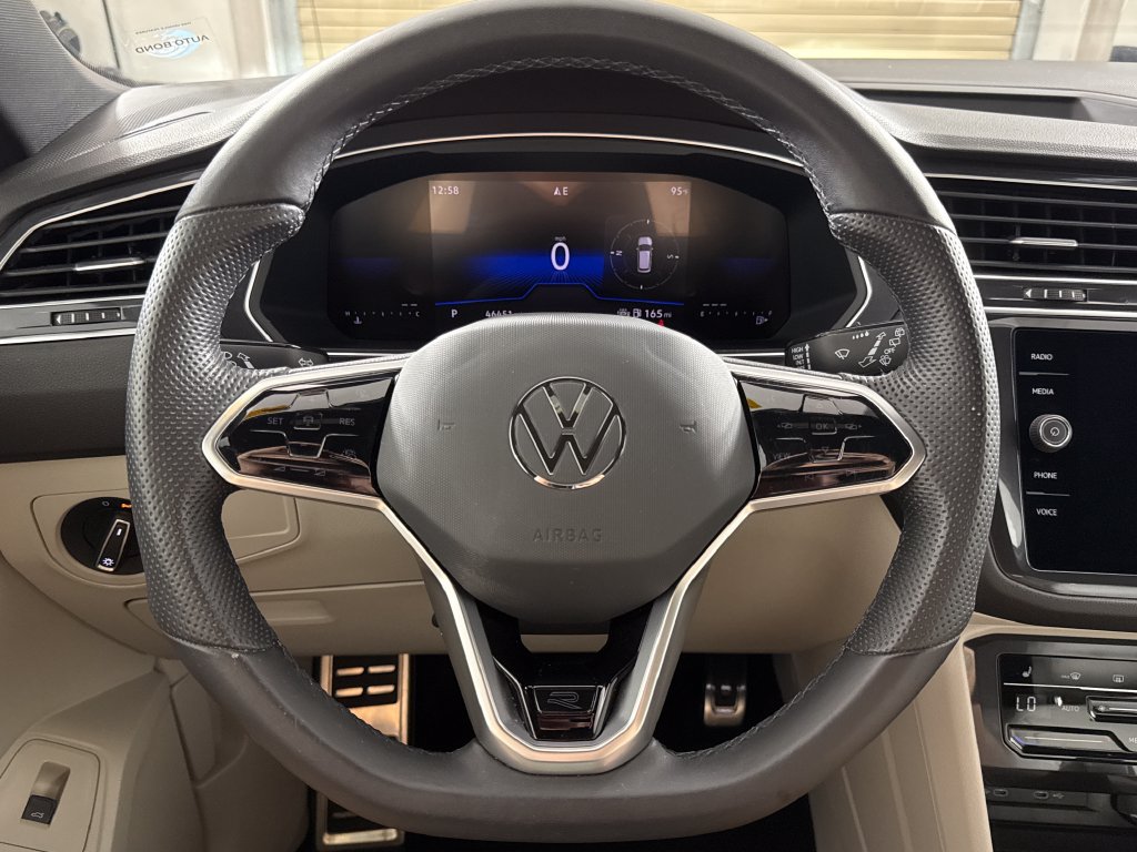 Used 2024 Volkswagen Tiguan SE R-Line FWD image 15