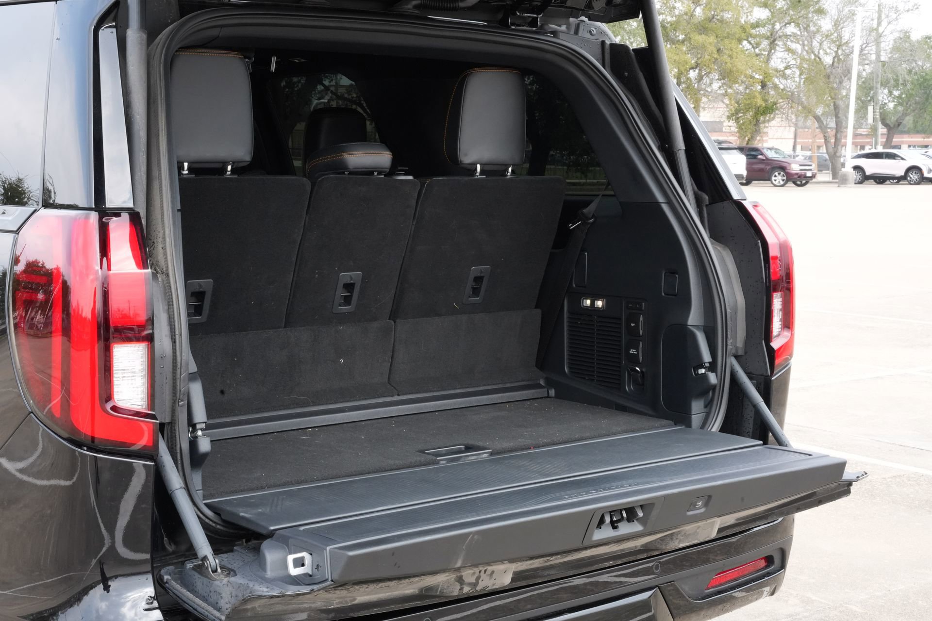 Used 2025 Ford Expedition Tremor image 24