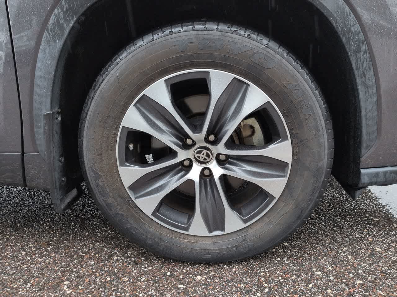 Certified 2021 Toyota Highlander XLE AWD/4WD image 11