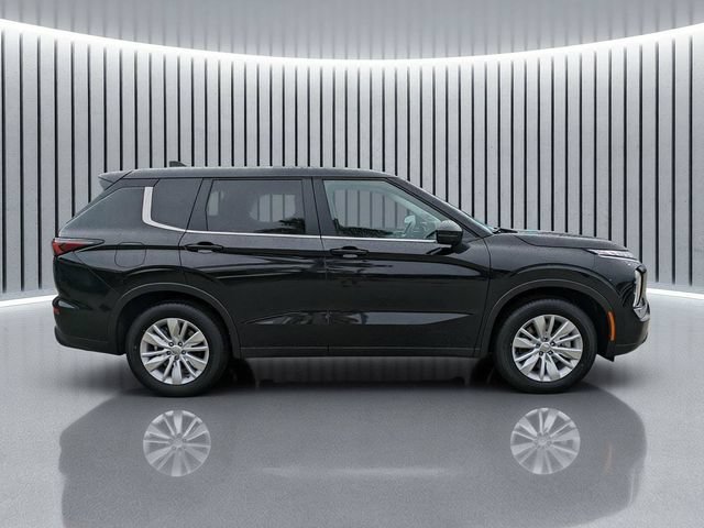New 2026 Mitsubishi Outlander ES FWD image 3