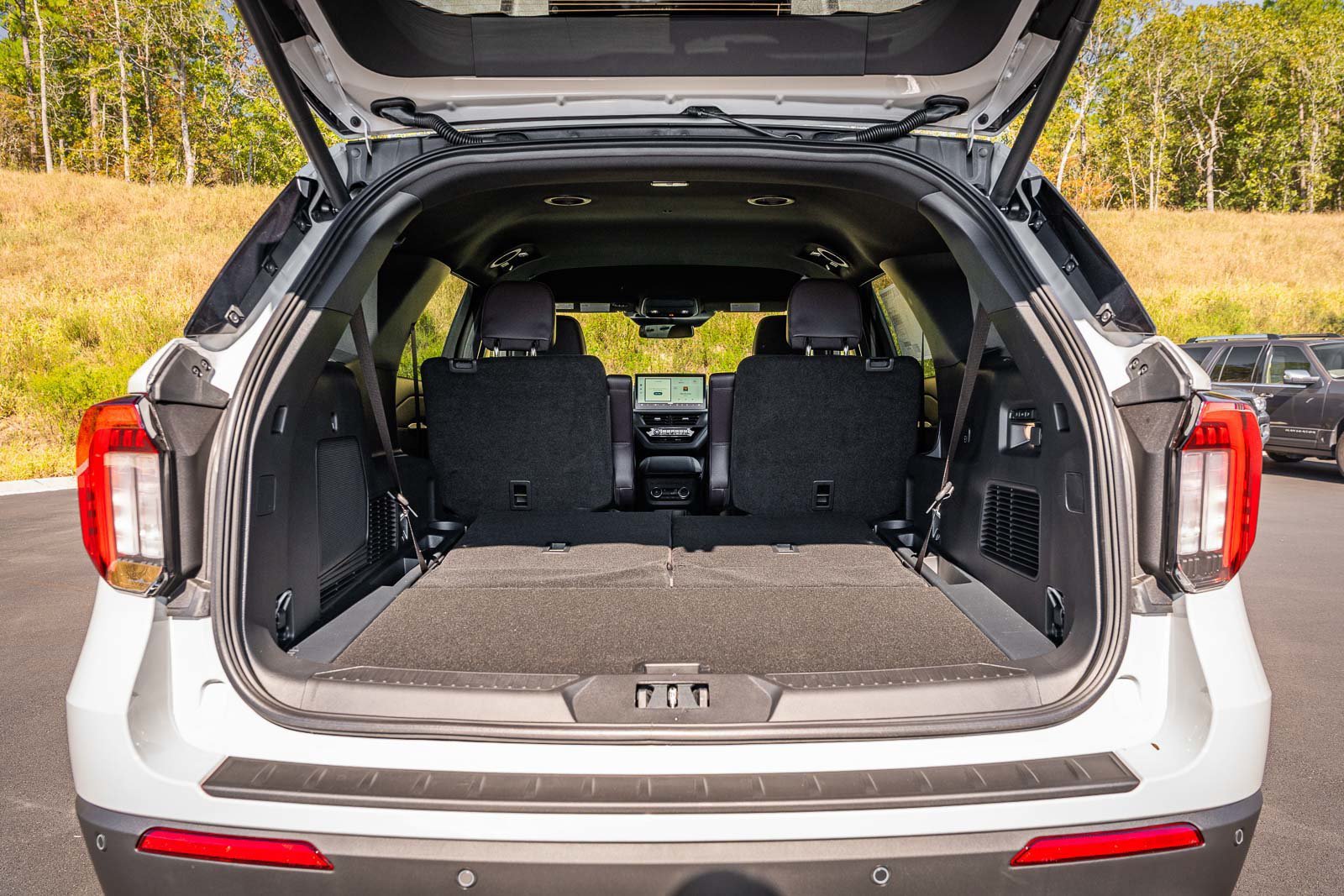 New 2027 Ford Explorer Platinum RWD image 13