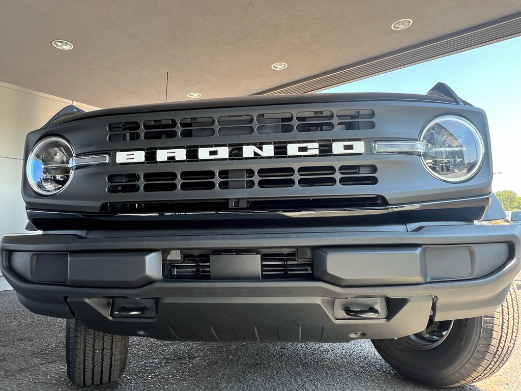 New 2025 Ford Bronco 4-Door image 2