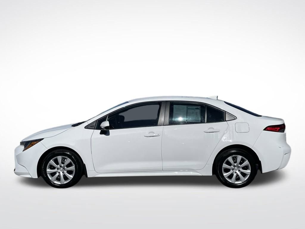 Used 2024 Toyota Corolla LE image 2