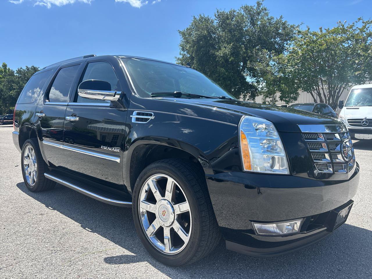Used 2014 Cadillac Escalade Luxury AWD/4WD image 3