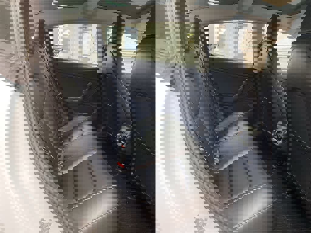 Used 2018 Tesla Model 3 Long Range image 17