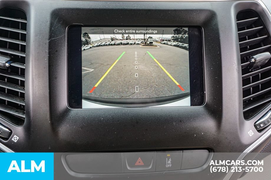 Used 2021 Jeep Cherokee Latitude AWD/4WD image 35