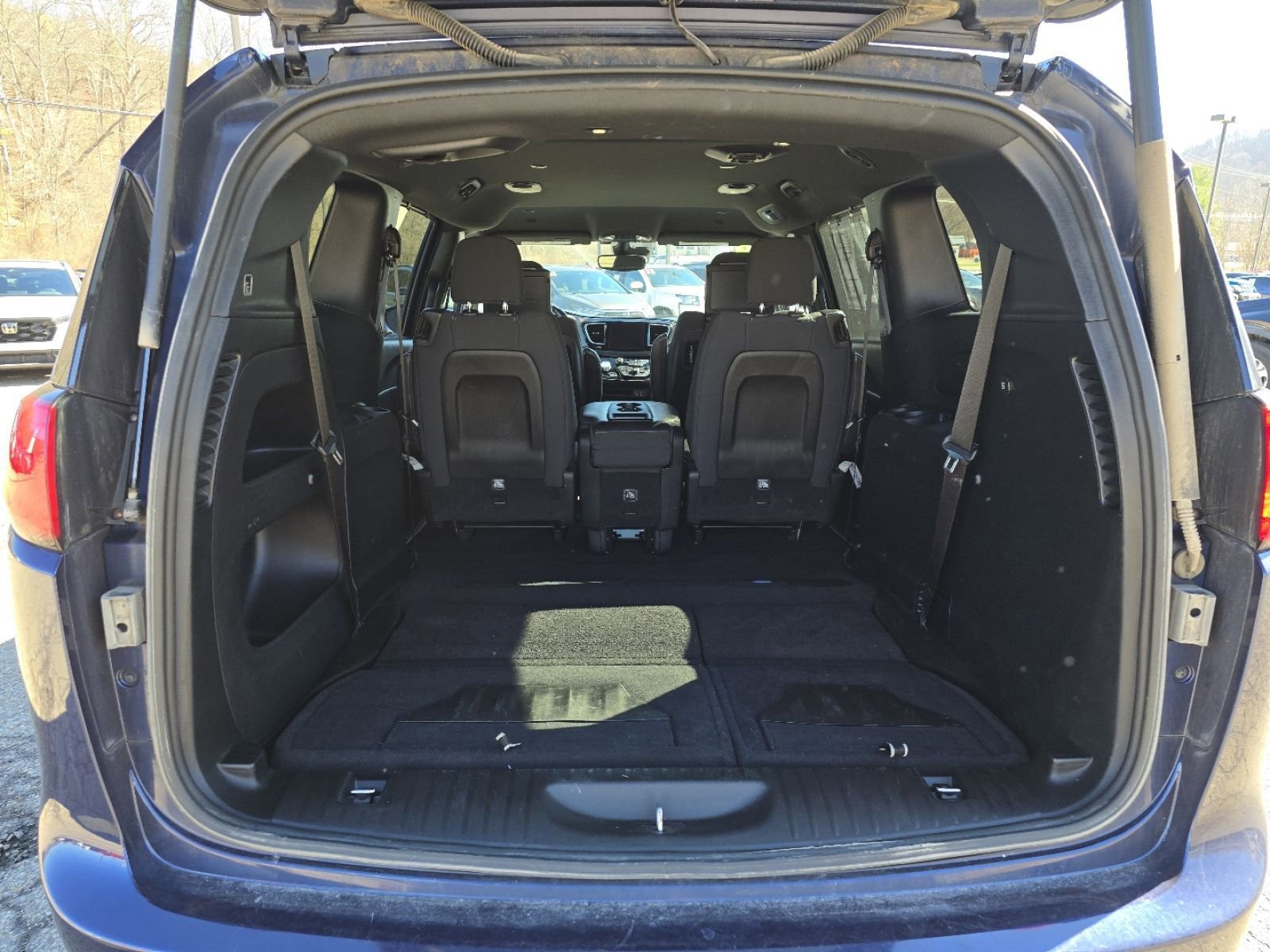 Used 2019 Chrysler Pacifica Touring Plus w/ Advanced Safetytec Group image 17