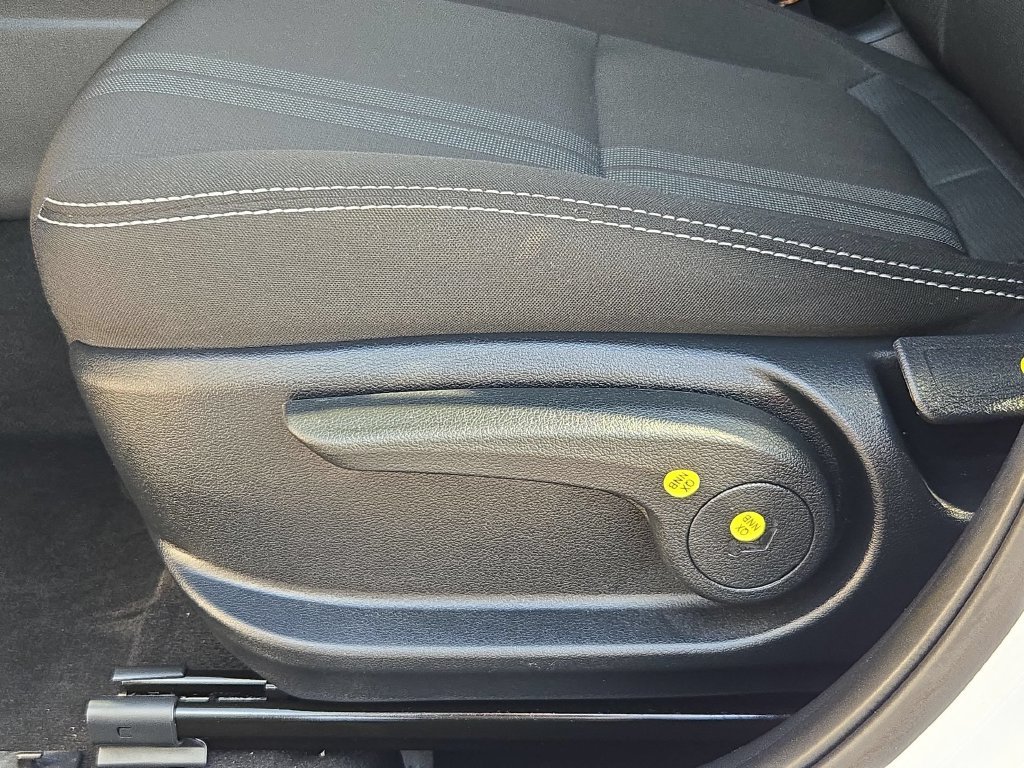 Used 2026 Hyundai Venue SEL FWD image 14