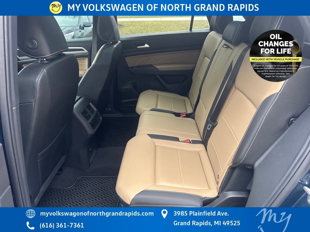 Certified 2023 Volkswagen Atlas Cross Sport SEL R-Line AWD/4WD image 29