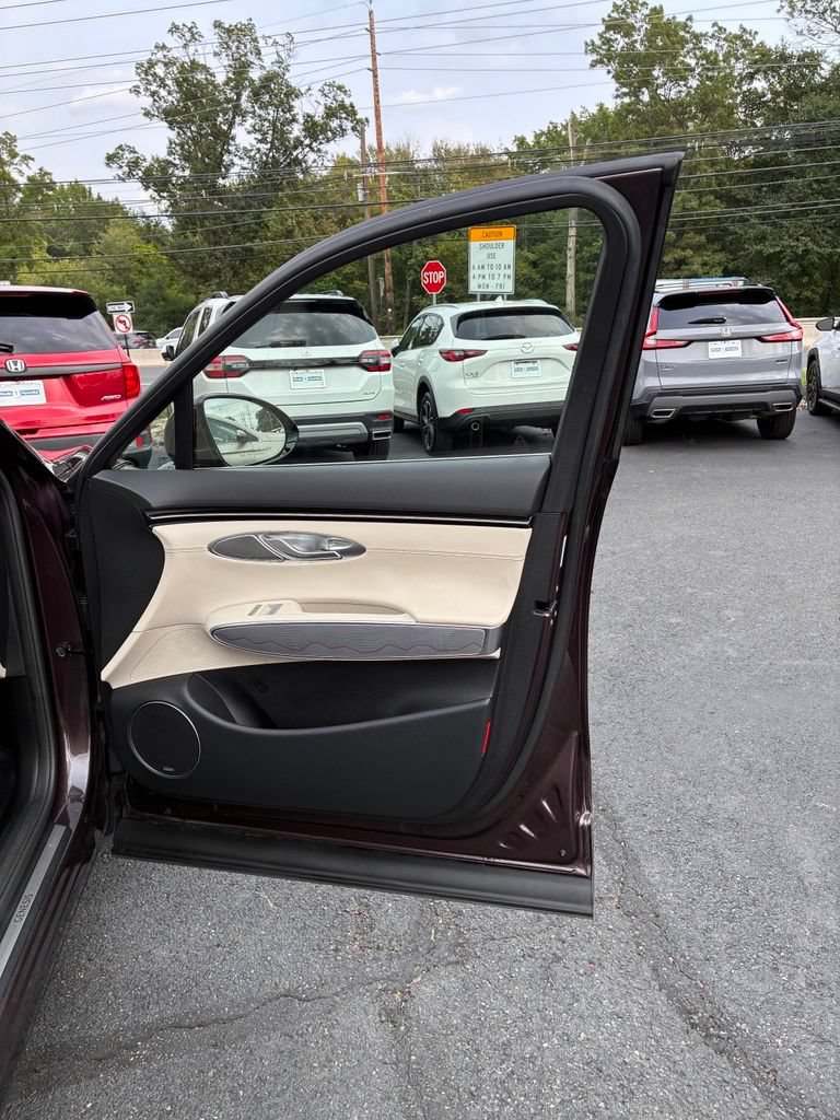 Used 2022 Genesis GV70 2.5T w/ Advanced Package AWD/4WD image 21