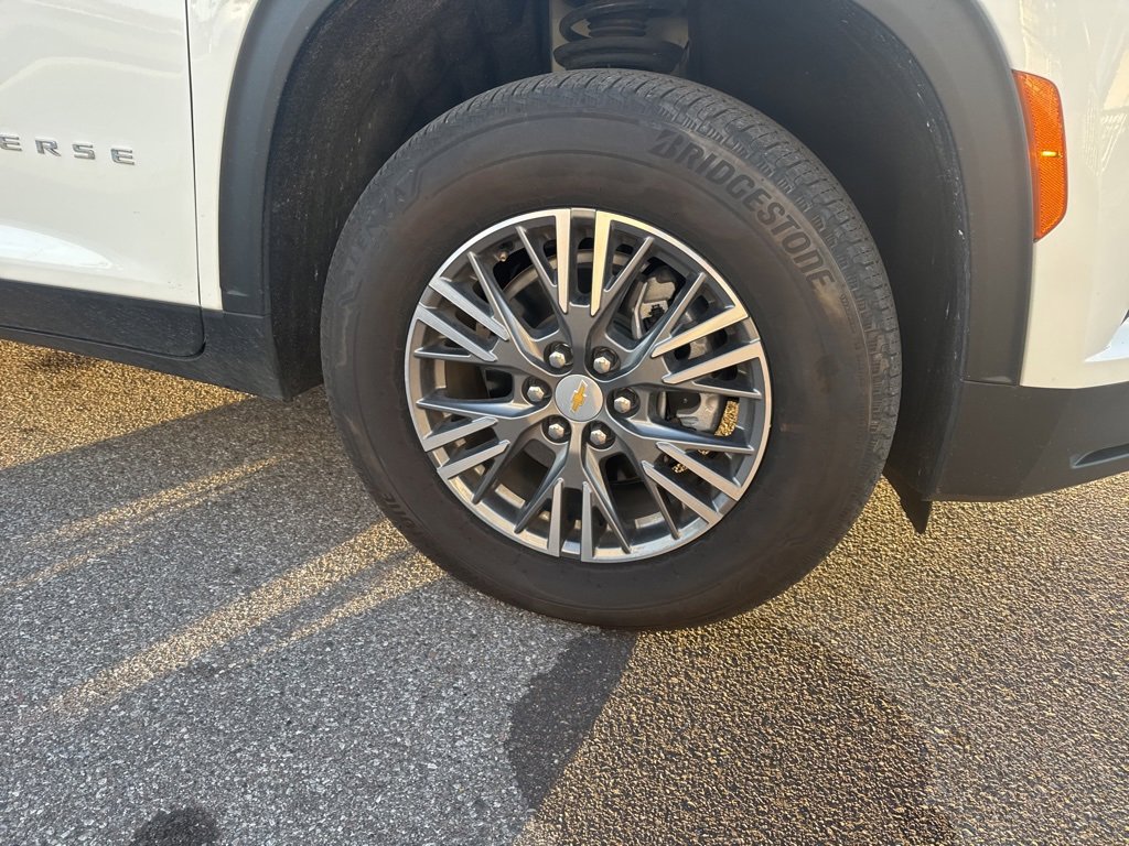 Used 2025 Chevrolet Traverse LT image 10